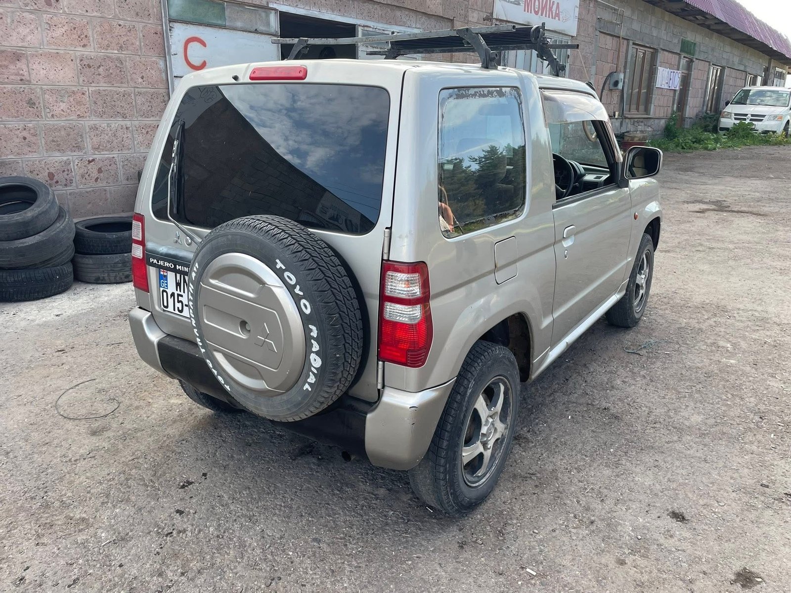 Pajero mini 2003